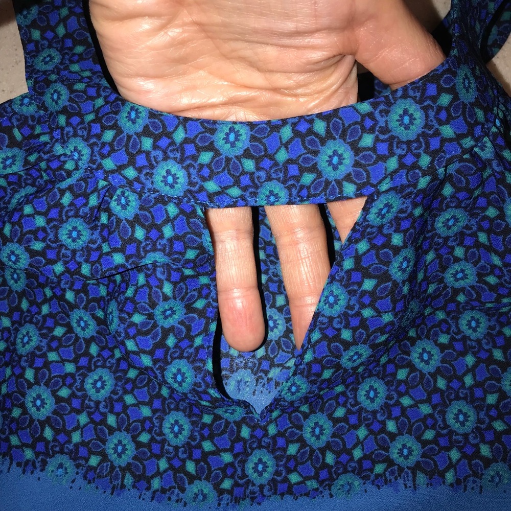🌴3/$20 Express Top - Picture 3 of 5